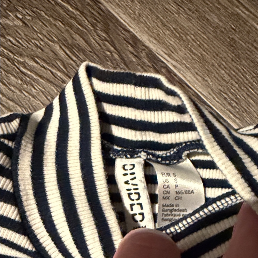 Striped Sleeveless Mock Neck Top - Picture 3 of 6